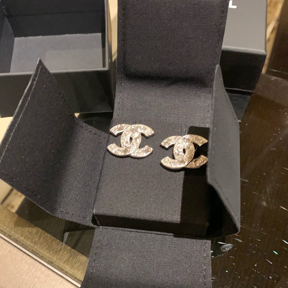 Absolutely stunning authentic Chanel classic cc earrings, limited edition.